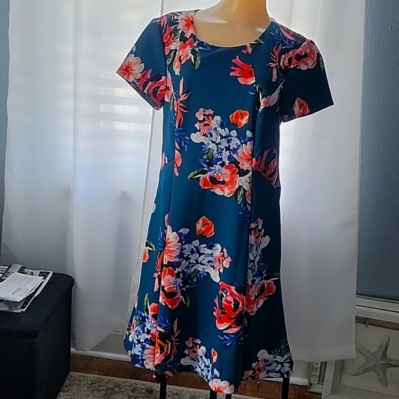 Vince Camuto Dresses & Skirts - 5 for $35 Vince Camuto Dress 👗